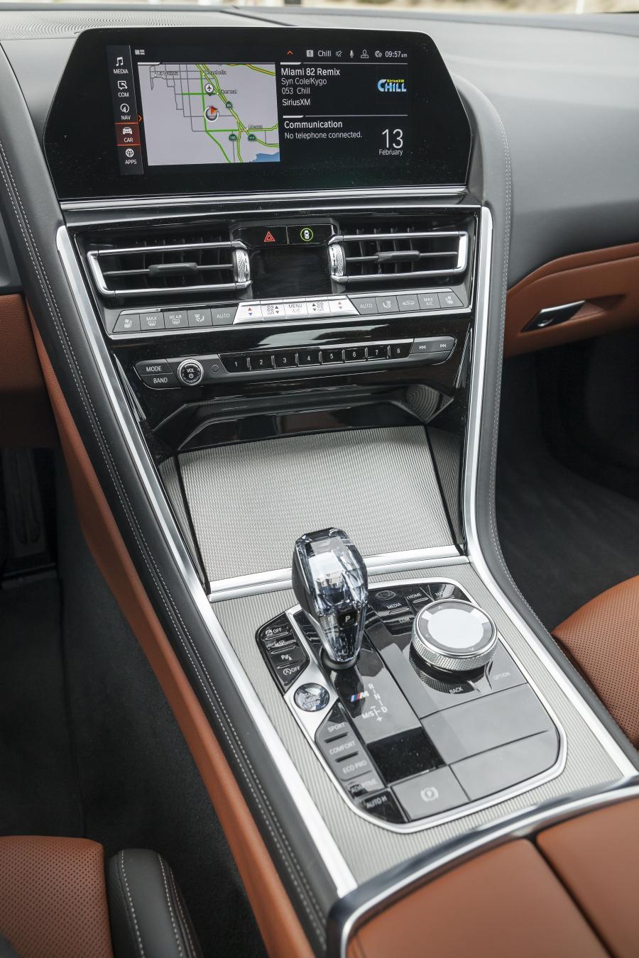 Детали интерьера BMW M850i xDrive (G15) 2018 года  (NA) (фото 19 из 33)